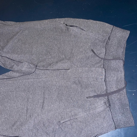 NWOT Lulu Lemon sweat pants. Medium. Tapered at the bottom - Picture 2 of 5